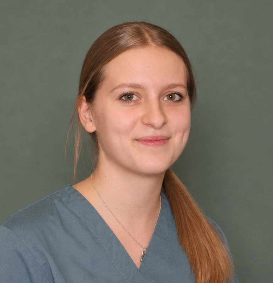 Elisa Menzel, Tiermedizinische Fachangestellte